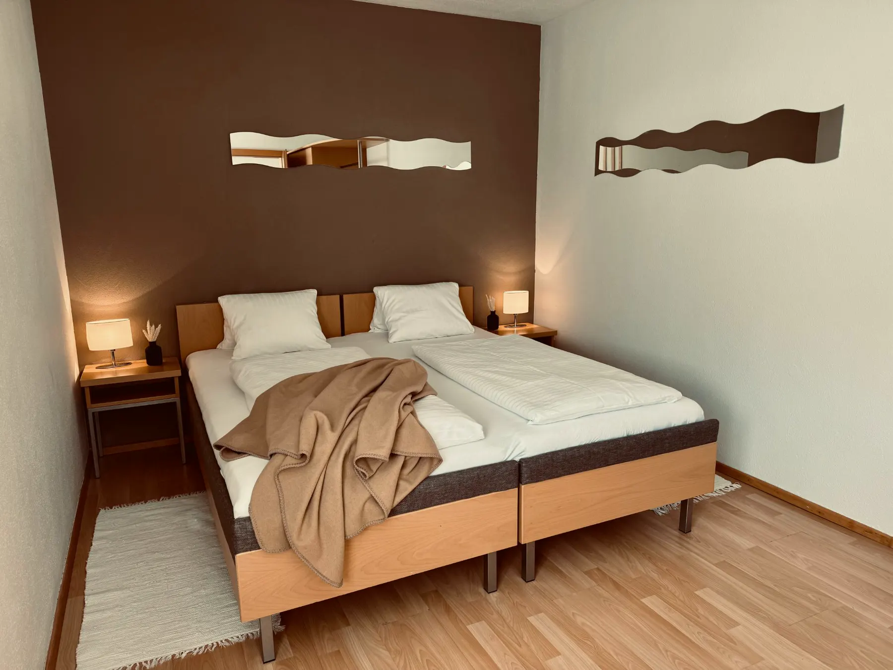 Double bed with bedside lamps