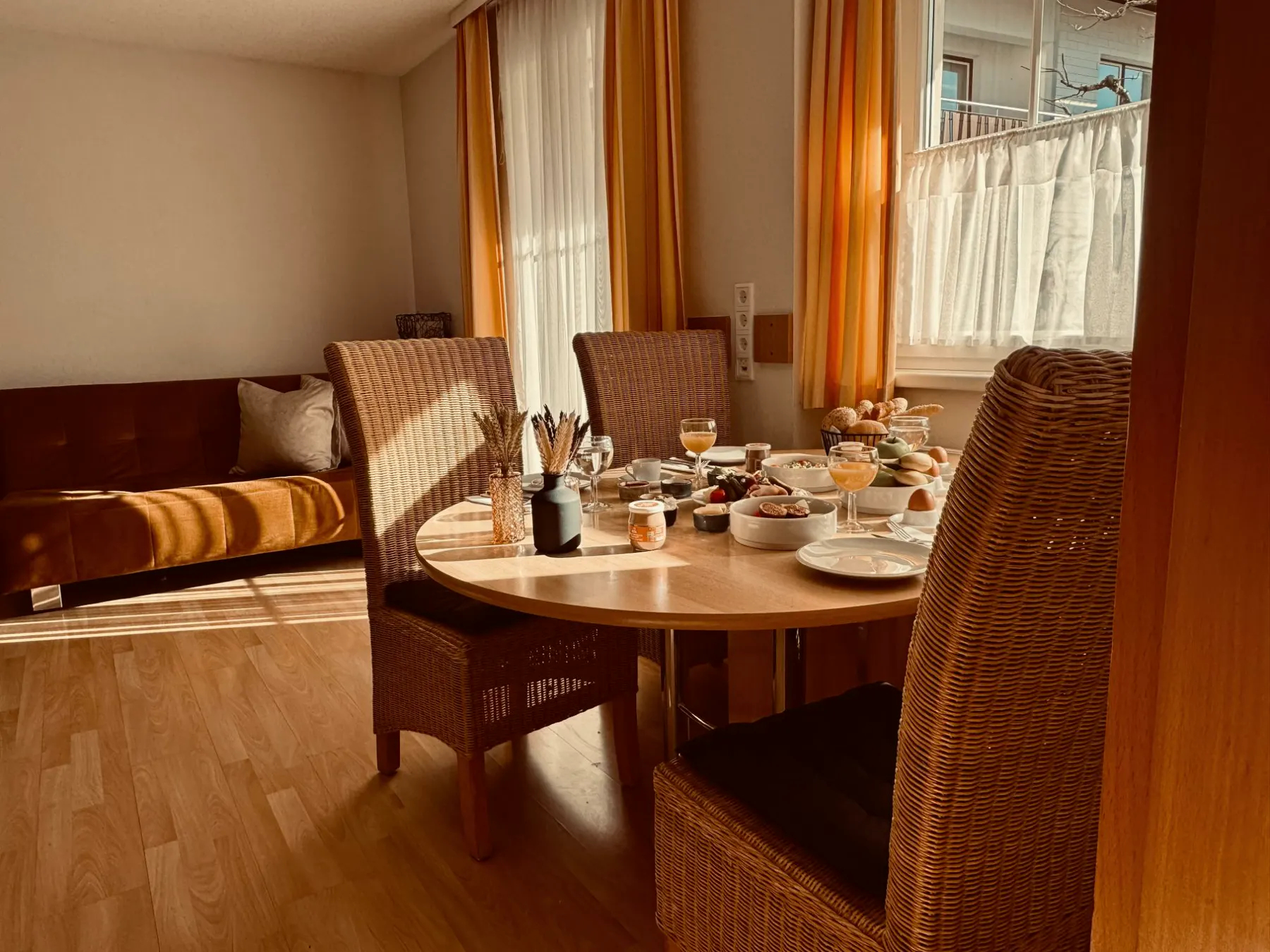 Morning sun at the dining table